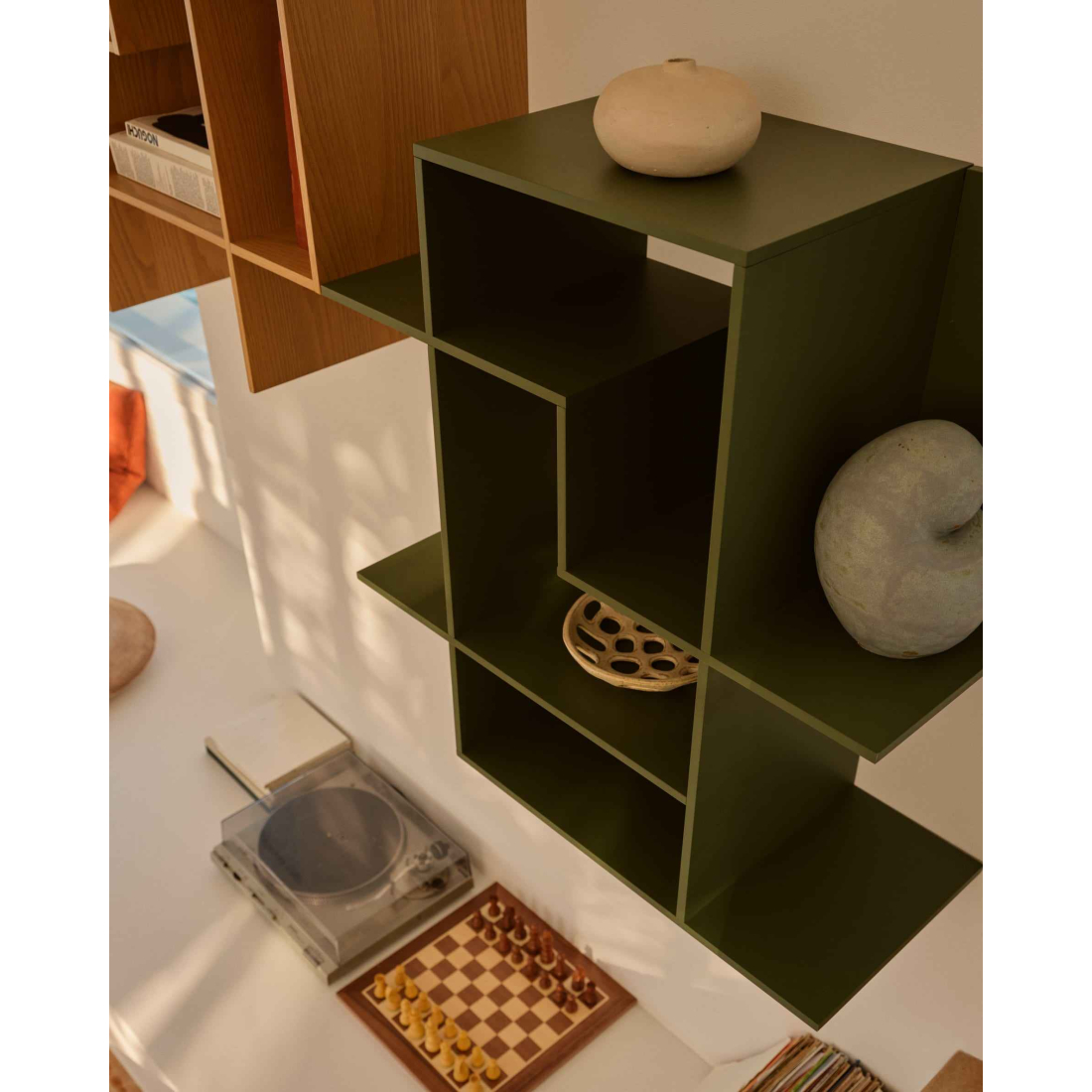 INA nastenná polica 2