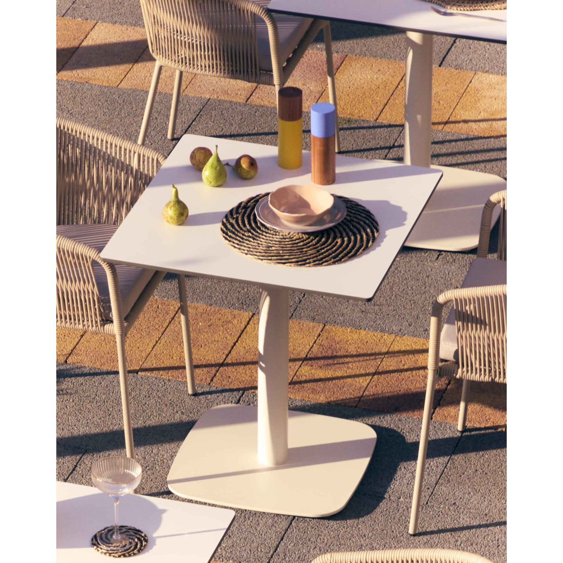 DINA ALL WHITE bistro stôl 2