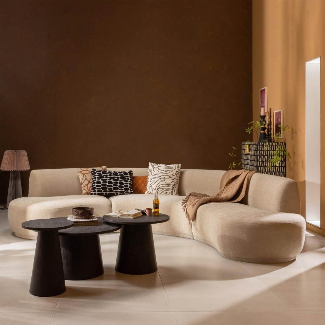 MAAN 45 konferenčný stolík 2