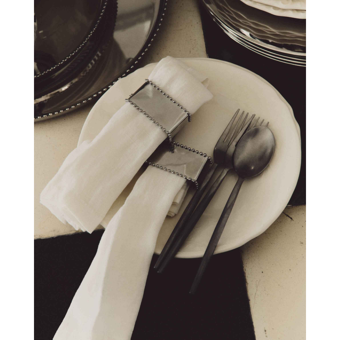 NIRELA II držiak na obrúsky 2