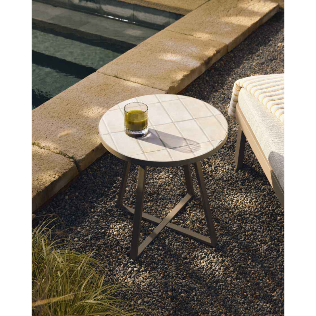 TELLA BEIGE príručný stolík 2