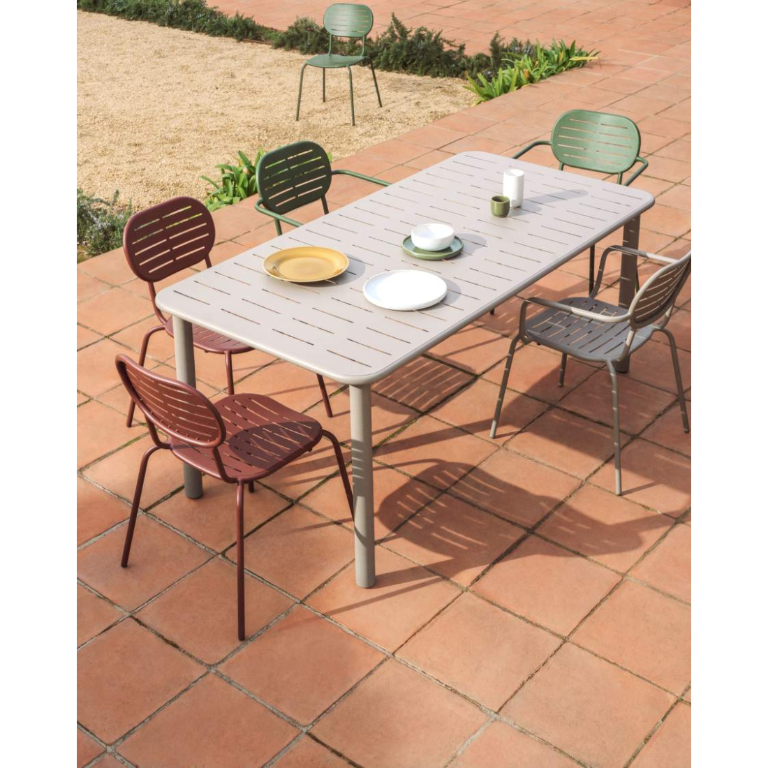 BRAI TAUPE záhradný stôl 2