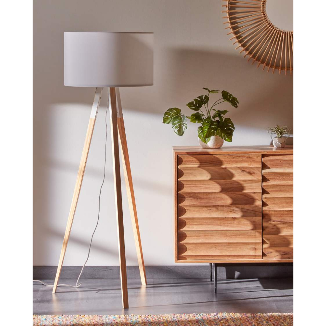 UZAGI TRIPOD FLOOR 2