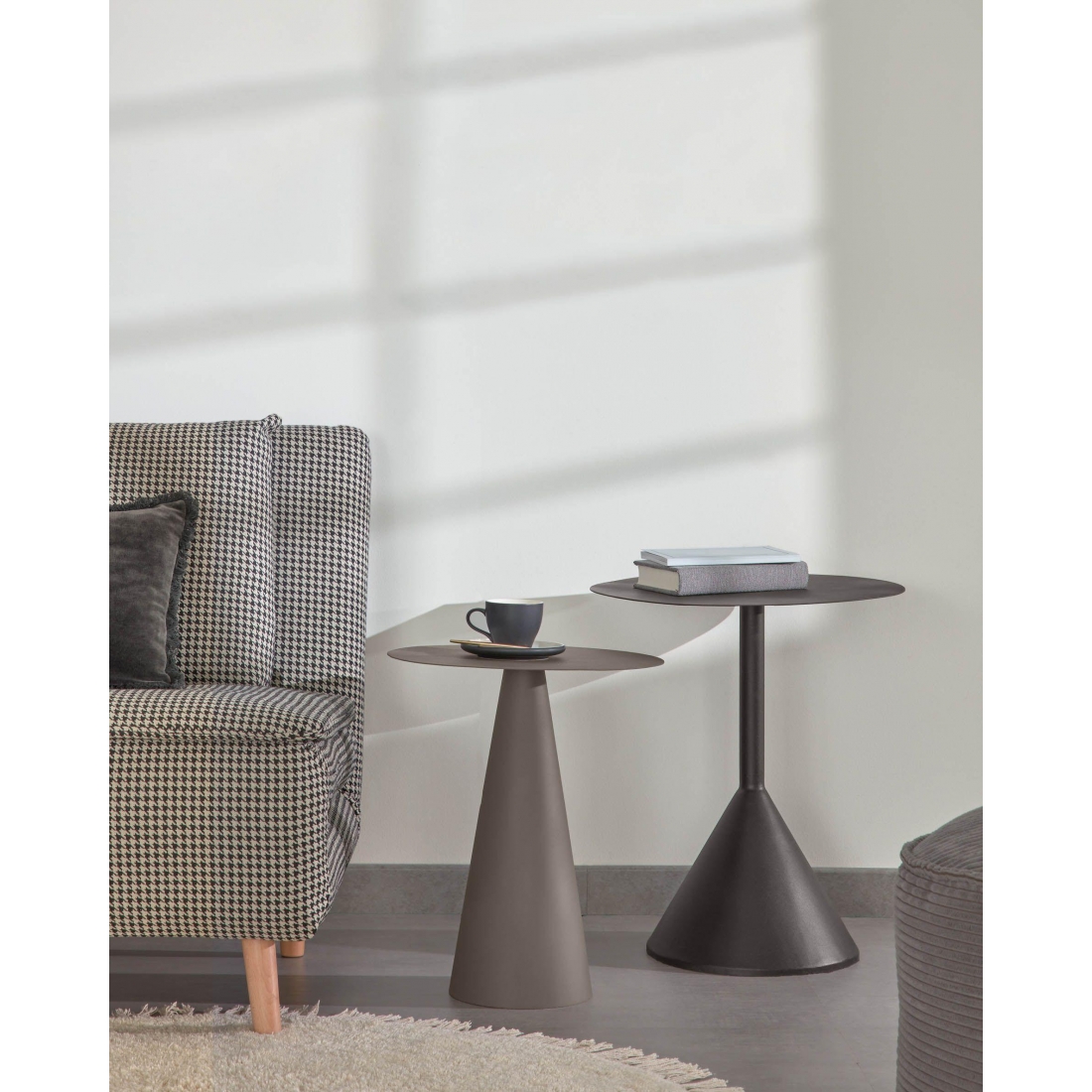 YINAN príručný stolík 2