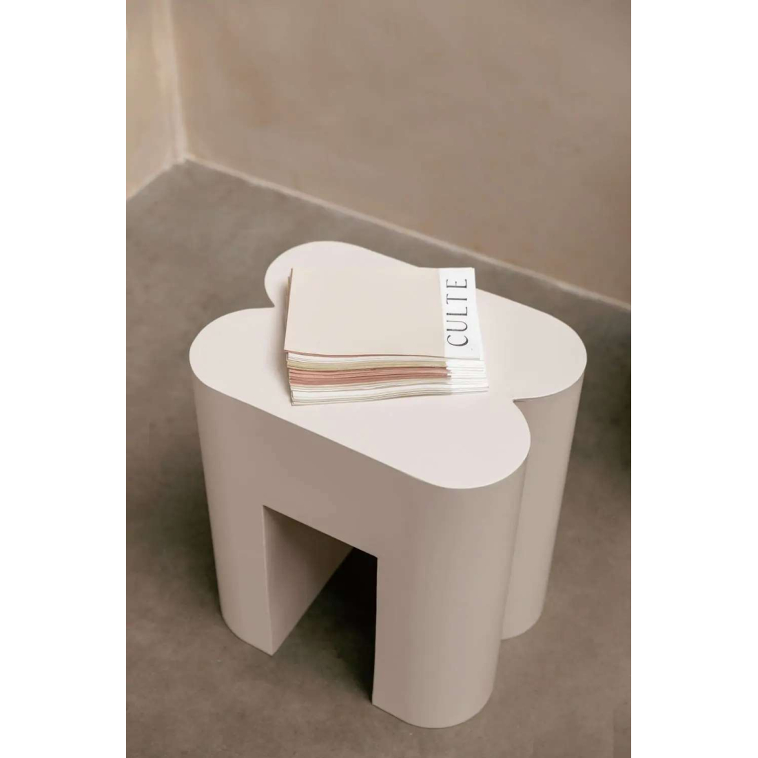 ZUIVER SHAPE príručný stolík 2